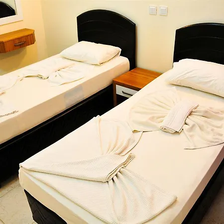 Mitos Apartahotel 2*